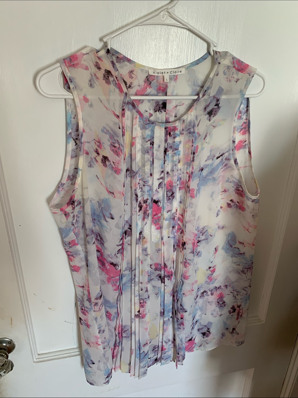 Violet & Claire Cream Floral Pleated Sleeveless Top with Pink & Blue Accents